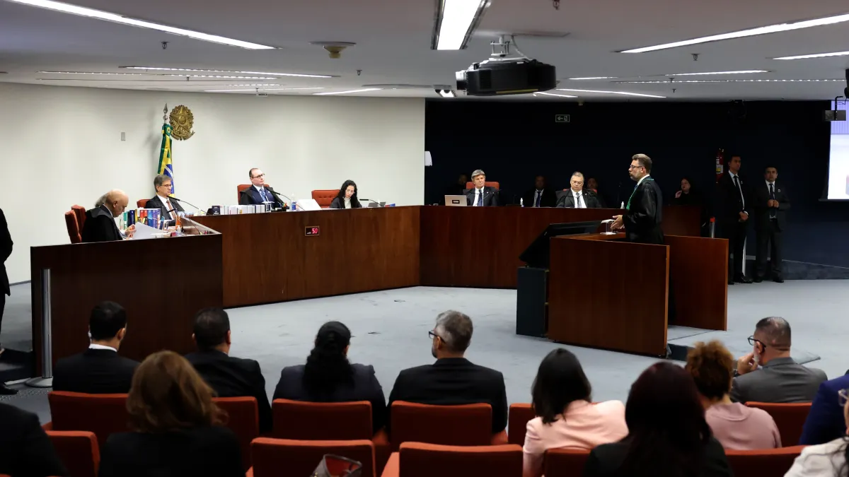 Ministros quebram praxe ao assistir a depoimentos do plano de golpe