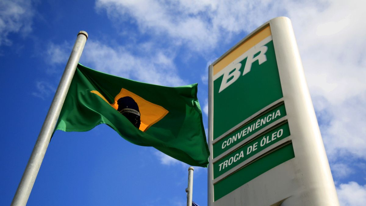 Ações da Petrobras afundam com recuo do petróleo e redução do diesel