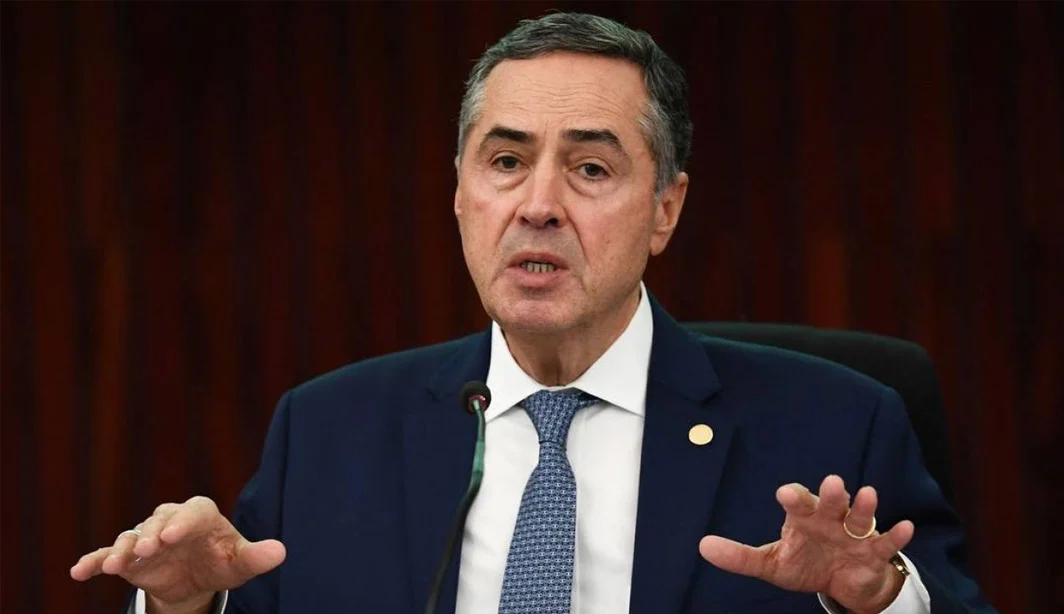 Ex-número dois de Torres diz se arrepender de ofensas a Barroso a Lula e a Barroso nas redes sociais