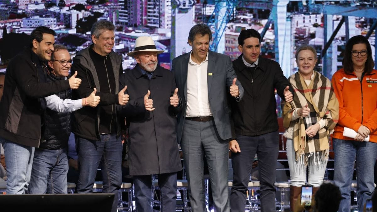 Lula Promete Gestão Eficiente em Visita ao Porto de Itajaí