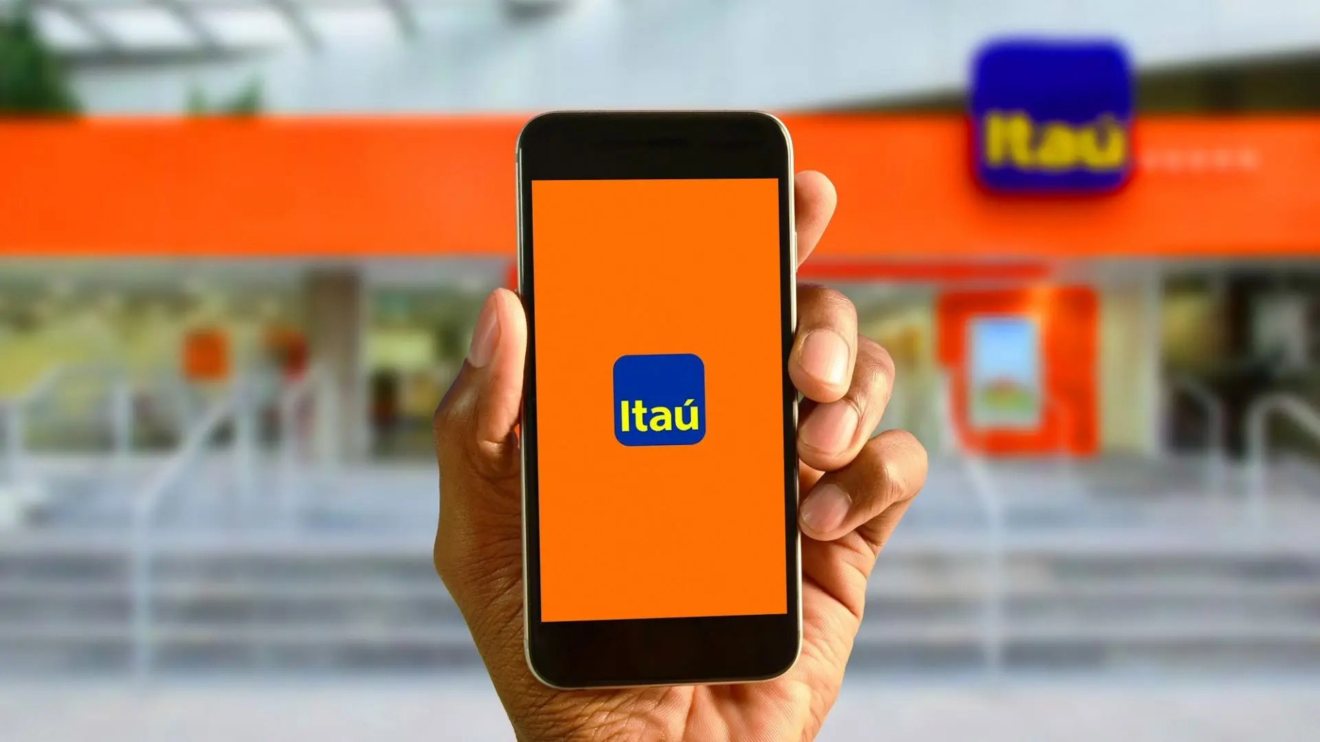 Itaú (ITUB4) registra lucro recorrente de R$ 11,1 bilhões, crescimento anual de 13,9%