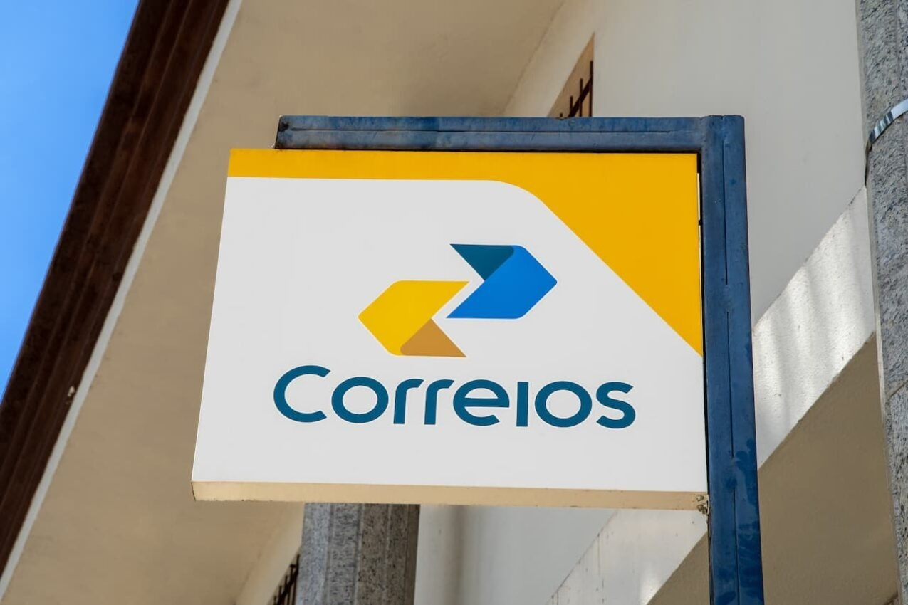 Empresa responsável por planos de saúde dos Correios também passa por dificuldades financeiras e fala em ‘risco’ para a continuidade
