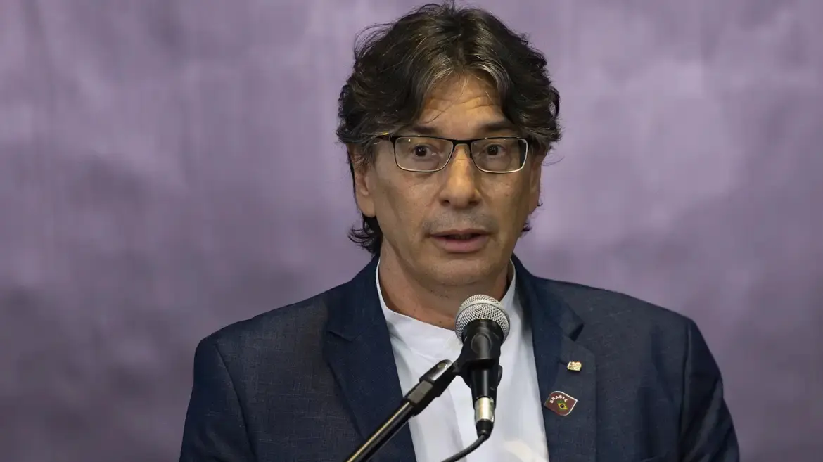 Presidente do IBGE critica trabalho autônomo e diz que capitalismo sofre “agonia”