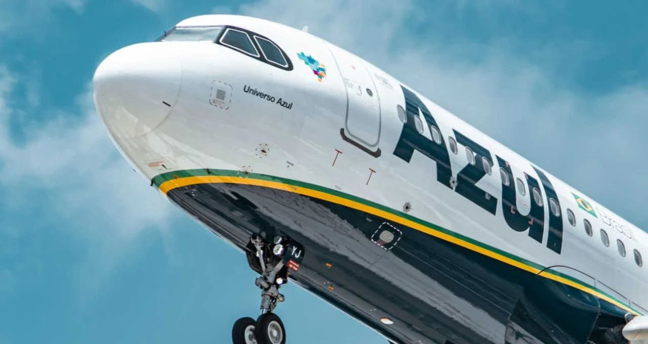 Azul (AZUL4) tenta barrar interrupção em fornecimento de combustível pela Raízen (RAIZ4)