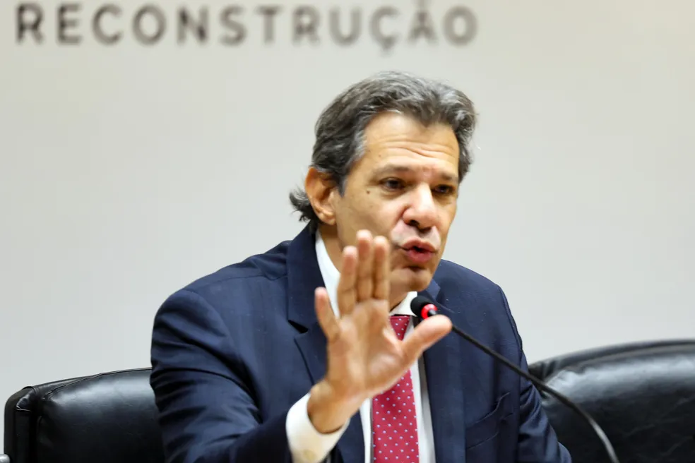 Aumento de gastos está congelado até que país encontre sustentabilidade, diz Haddad