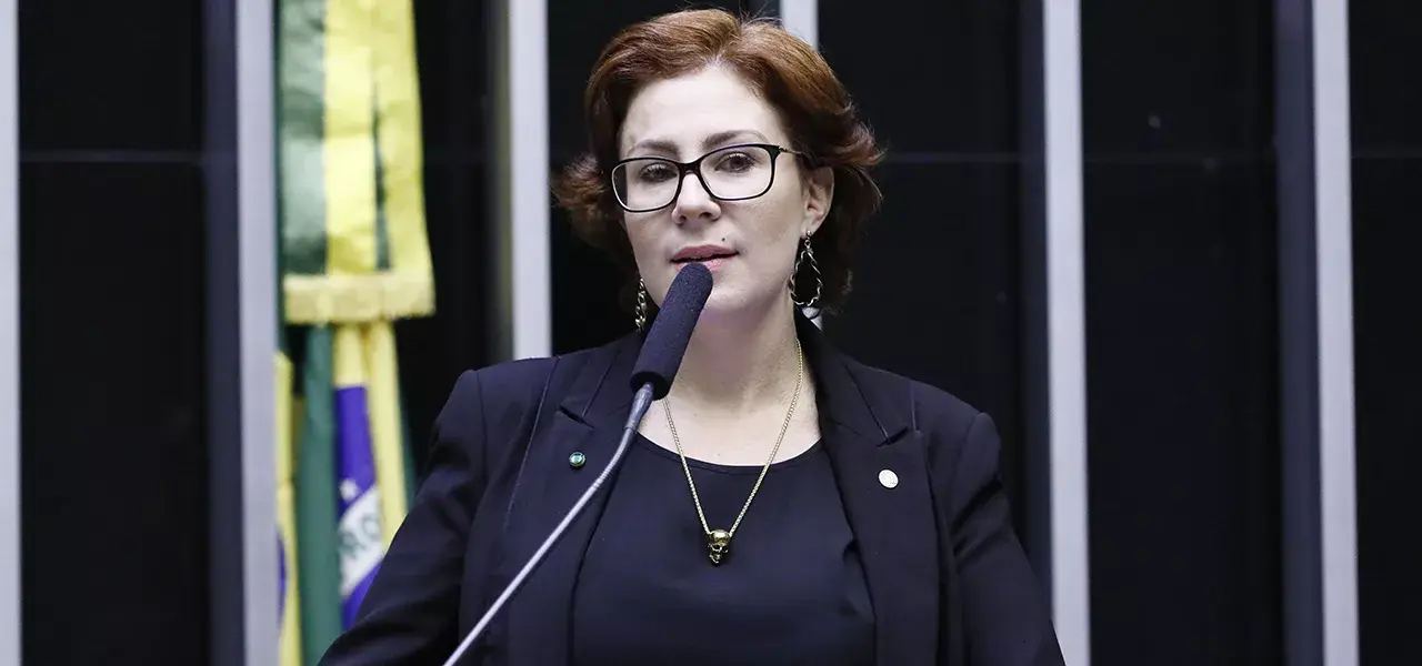 PGR decide pedir a prisão preventiva de Carla Zambelli por fuga