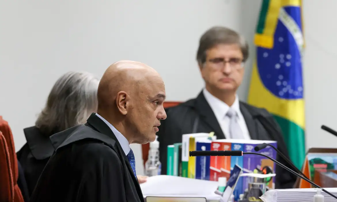 Interrogatórios devem ser teste para delação de Cid, avaliam ministros do STF e advogados