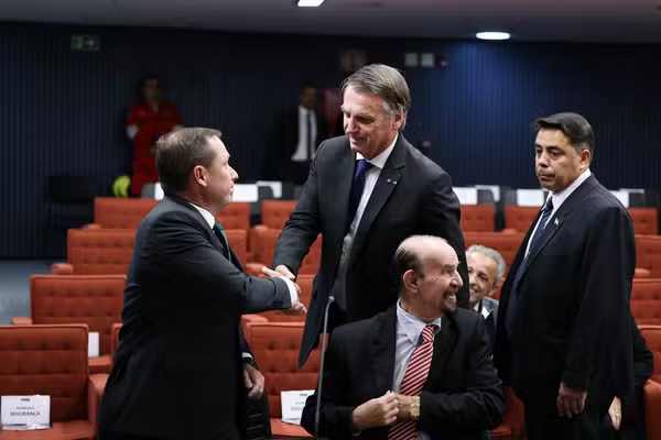 Moraes nega pedido, e Mauro Cid terá que comparecer ao depoimento dos outros réus