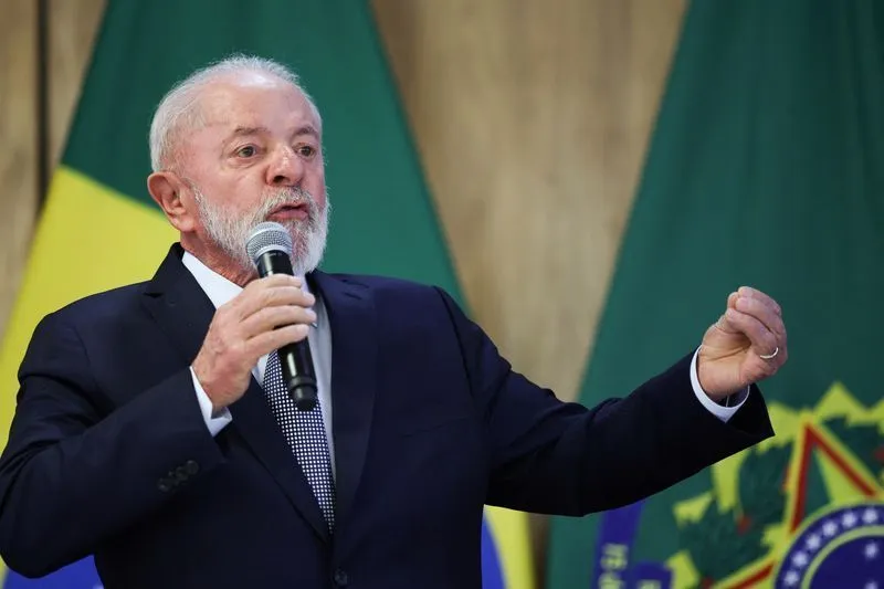 Lula dispensa hotel e se hospeda em embaixada durante viagem à Argentina