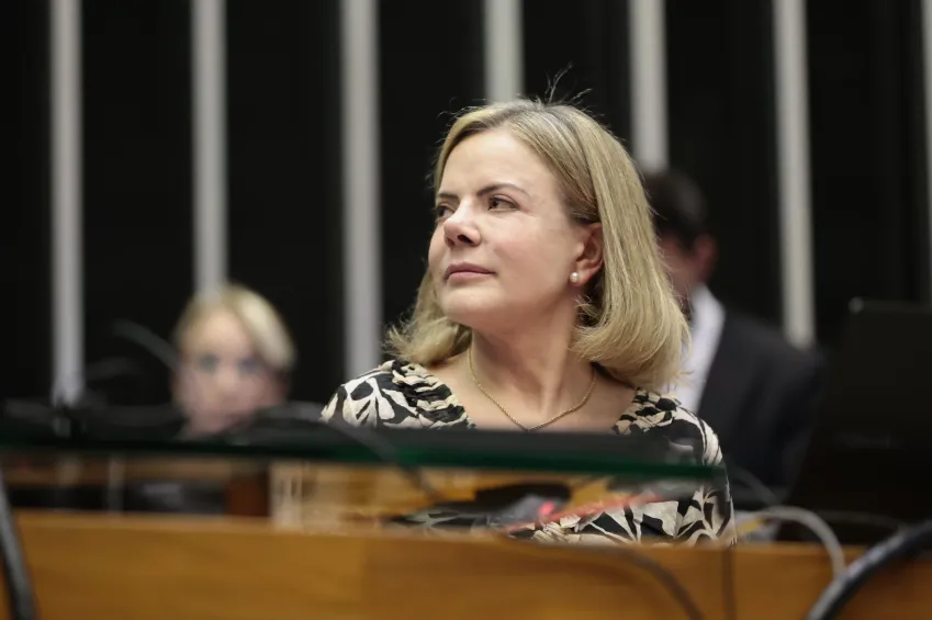 Estamos dispostos a negociar, mas sem recuar na soberania, diz Gleisi
