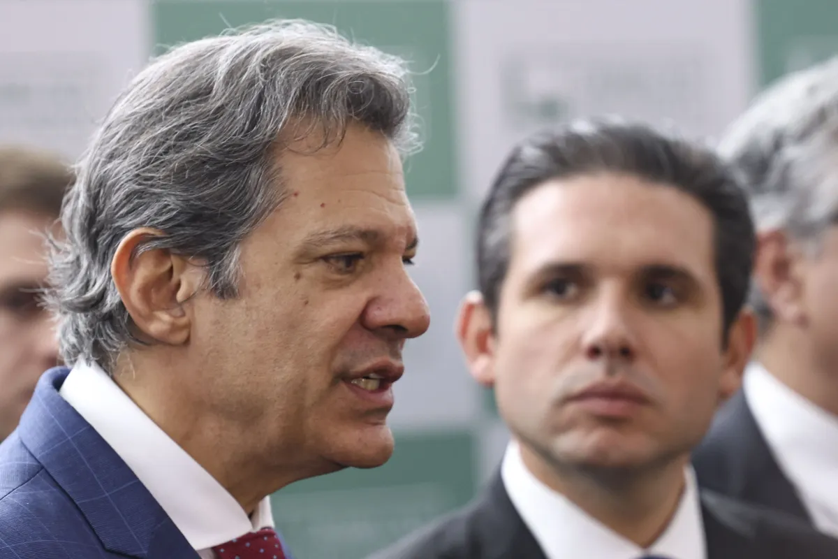 Haddad diz que aguarda ligação de Hugo Motta sobre IOF