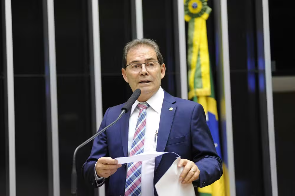 Motta escolhe Paulinho da Força como relator de projeto da anistia