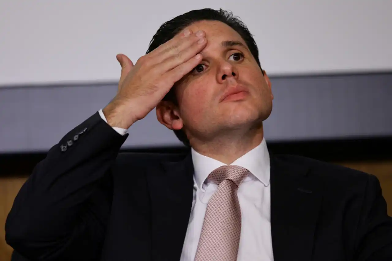 Hugo Motta rejeita indicação de Eduardo Bolsonaro como líder da minoria