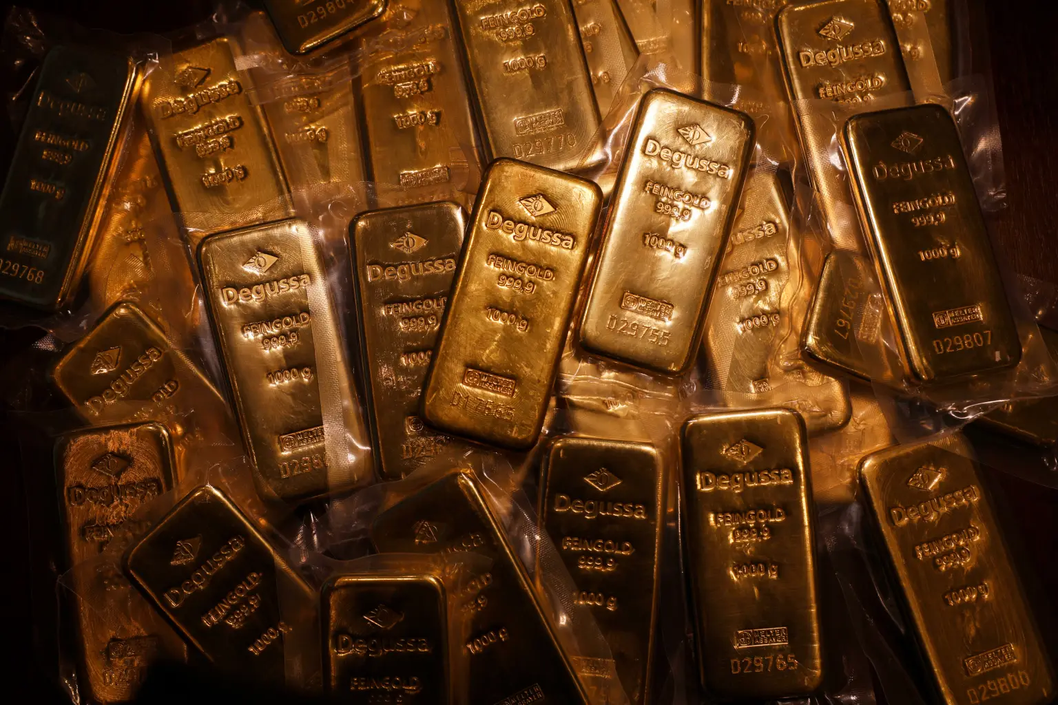 Ouro faz nova máxima histórica com dólar mais fraco e risco de “shutdown” nos EUA