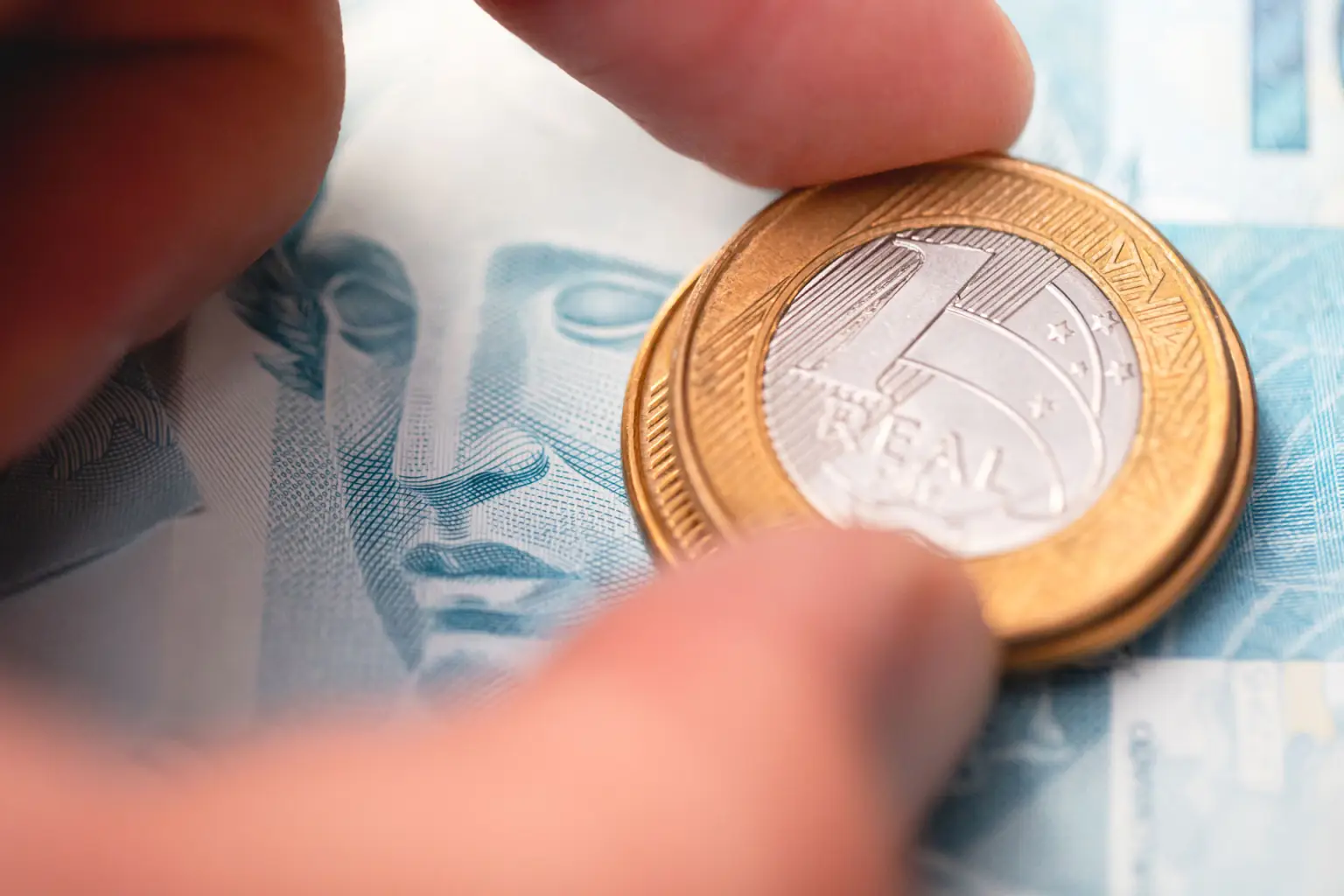 Governo Central tem déficit de R$ 15,564 bilhões em agosto, mostra Tesouro
