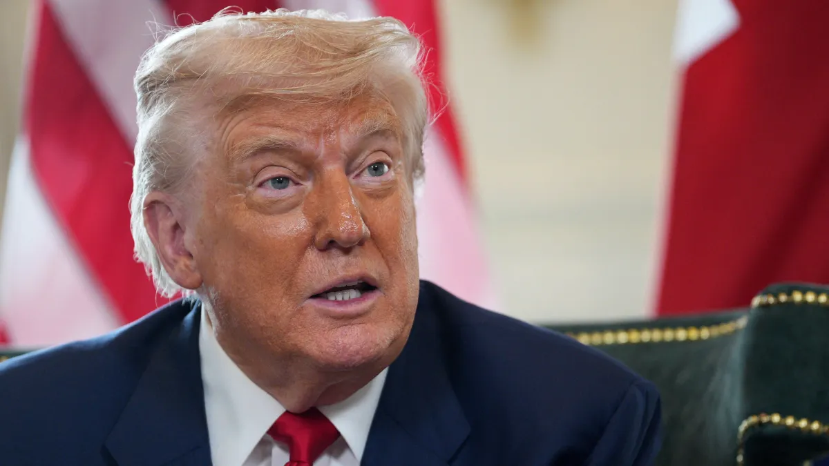 Trump anuncia tarifa de 10% sobre madeira e 25% sobre armários e móveis