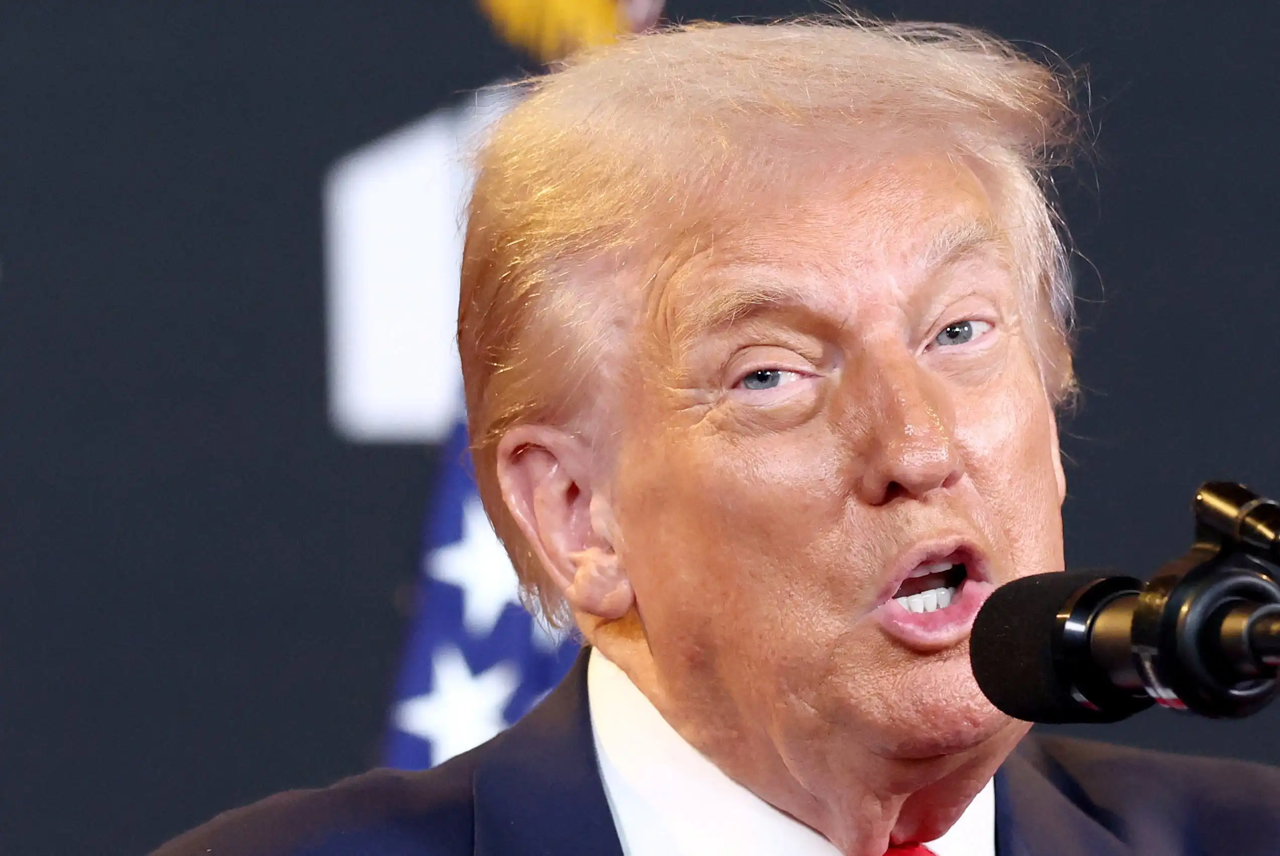 Trump age para isentar ouro e urânio de tarifas — e café pode entrar na lista