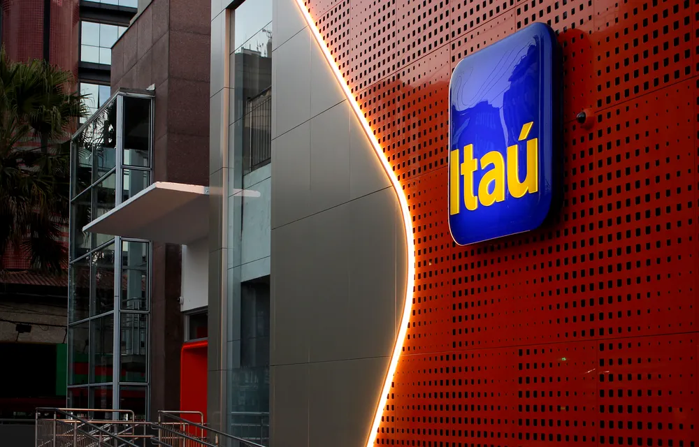 Demissões no Itaú: trabalhador pode ser monitorado em home office? Qual o limite? Veja o que diz a lei