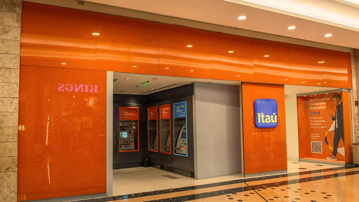 ‘Trabalhei sete dias seguidos e até de madrugada’, diz demitido do Itaú em home office