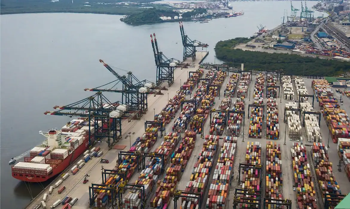 Quase US$ 228 bi: balança comercial registra recorde em exportações