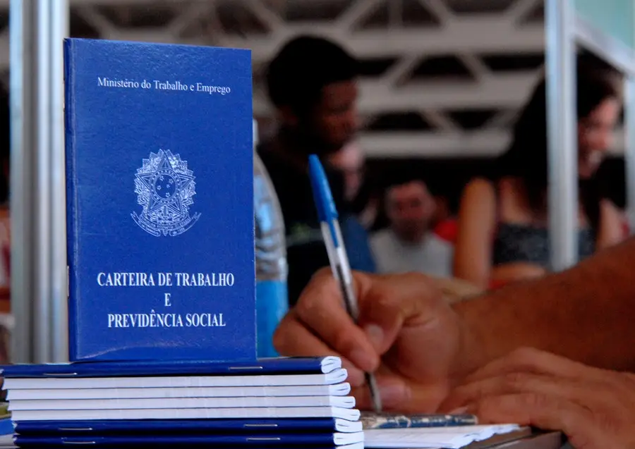 Desemprego no Brasil e bateria de dados nos EUA agitam mercados antes de Super 4ª