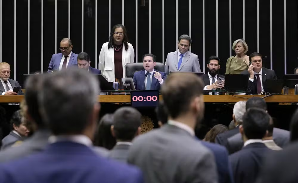 PEC da Blindagem: Centrão articula, Câmara retoma votação secreta para abertura de processos e texto vai ao Senado