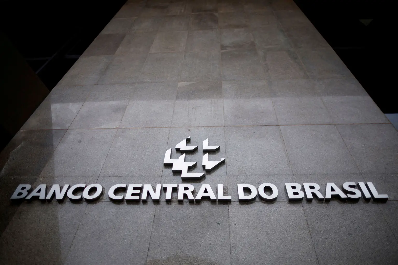 Focus, discursos de Galípolo e do Fed, assembleia do GPA e mais destaques desta 2ª