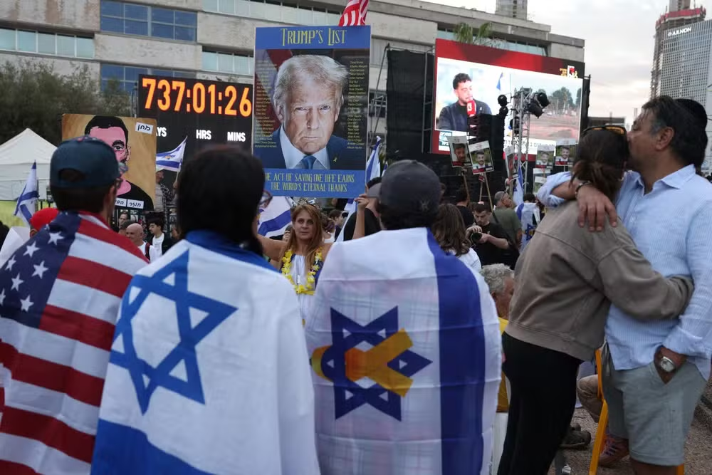 Trump é ovacionado ao entrar no Parlamento de Israel; veja vídeo