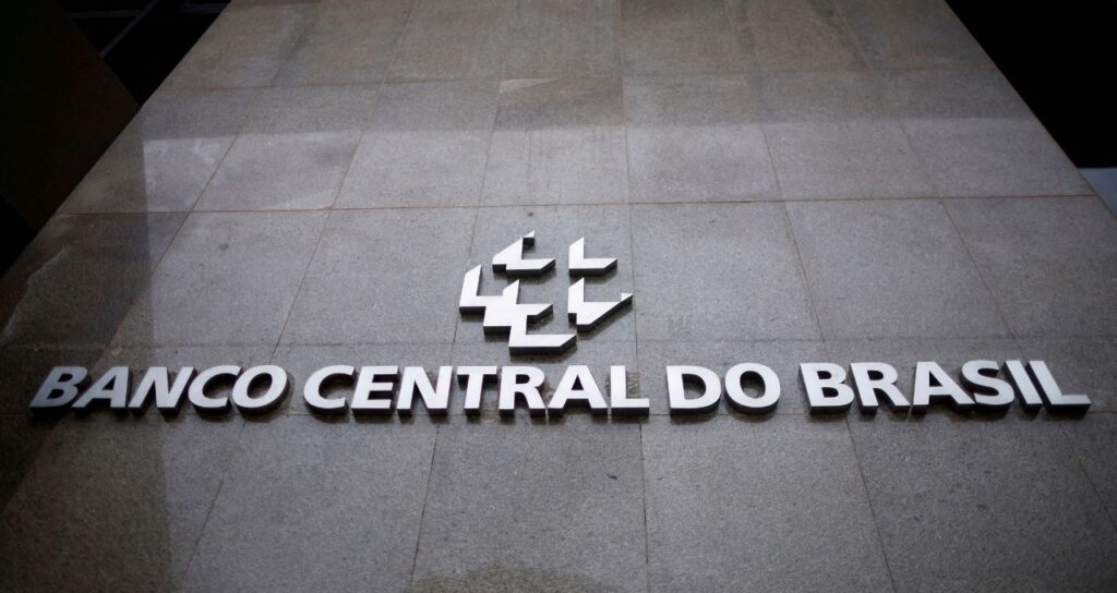 BC não indica quando começará a baixar juro, mas diz ter ‘maior convicção’ que taxa atual é suficiente para atingir meta