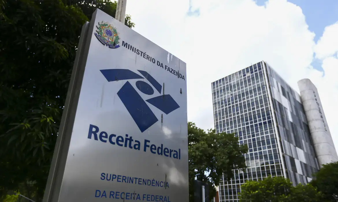 Leilão da Receita em São Paulo oferece 216 lotes de eletrônicos, veículos e sucatas