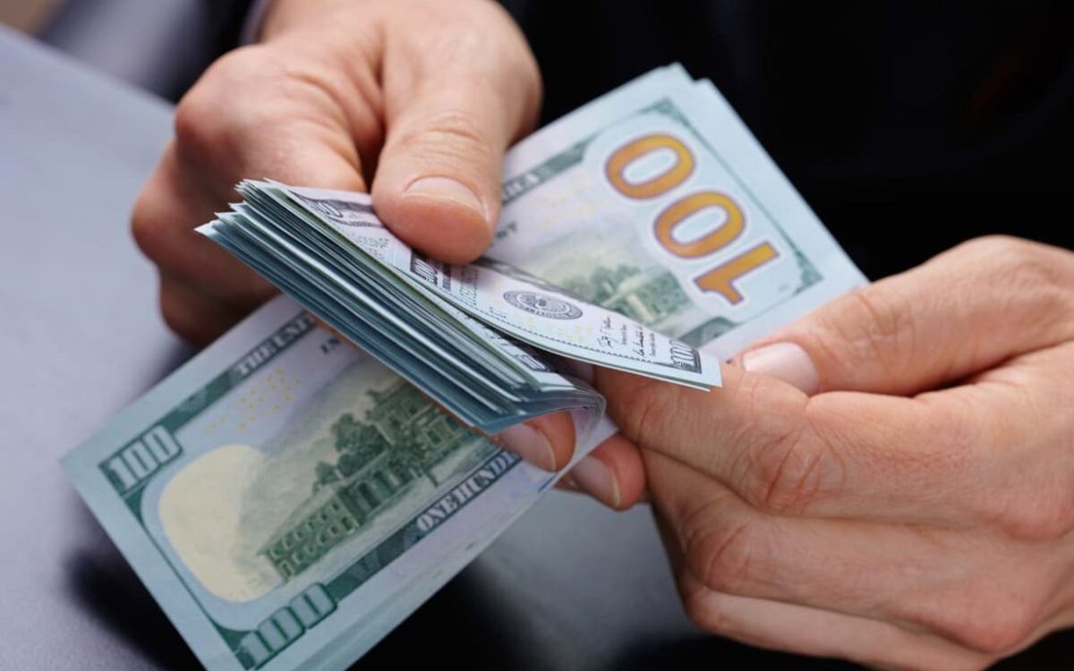Questões fiscais também tiveram participação, mas menor; consultoria ainda vê câmbio pressionado e eleva projeções