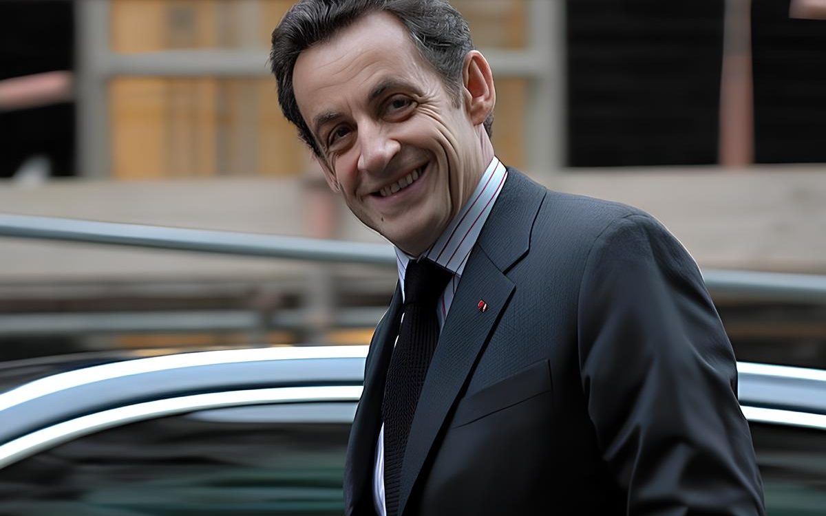 Justiça francesa condena ex-presidente Sarkozy a 5 anos de prisão em caso de financiamento ilegal líbio