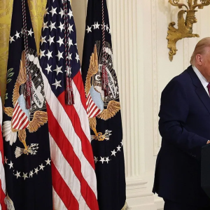 Trump Retorna Antecipadamente aos EUA e Descredibiliza Ligação com Cessar-fogo entre Israel e Irã
