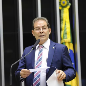 Motta escolhe Paulinho da Força como relator de projeto da anistia
