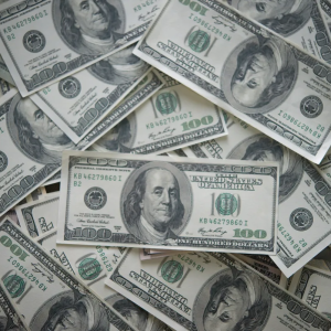 Mau Humor com Expansão Fiscal Faz Dólar Subir a R$ 5,67