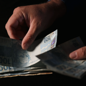 Brasil tem 433 mil “dólar-milionários” e lidera ranking na América Latina, aponta UBS