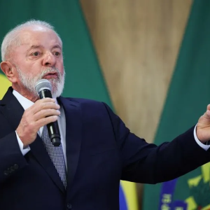 Lula dispensa hotel e se hospeda em embaixada durante viagem à Argentina