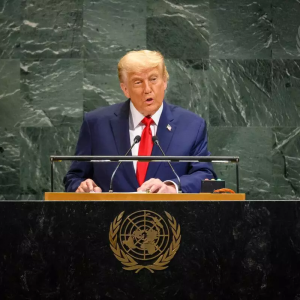 ONU divulga foto de Trump assistindo ao discurso de Lula na Assembleia Geral