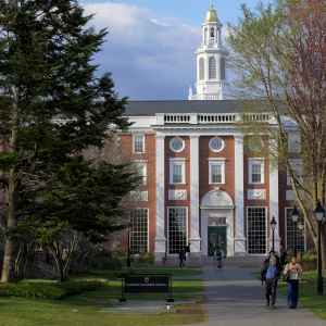 Trump x Harvard: presidente dos EUA diz que vai tirar status de isenção fiscal da universidade