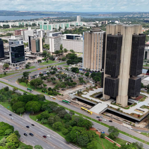 BC anuncia leilões de venda à vista e de swap reverso para quarta (25)