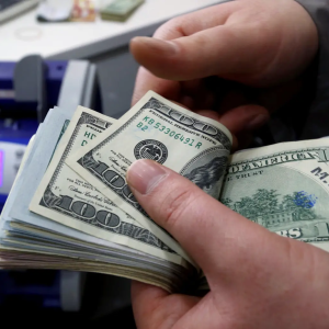Perigo ou oportunidade? O que muda na tese do dólar após rebaixamento dos EUA