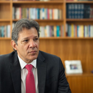 Haddad reage após Planalto culpá-lo por votação da derrubada do IOF