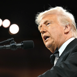 Trump compara bombardeio em Hiroshima com ataque no Irã