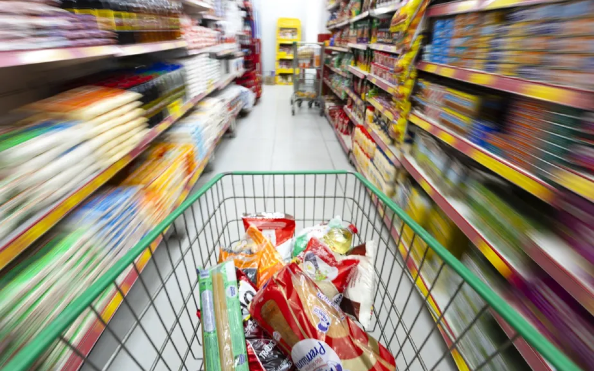 Mudança em vale-refeição deve reduzir preços nos mercados, diz Abras
