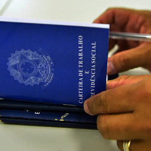 Brasil cria mais de 147 mil empregos com carteira assinada em agosto