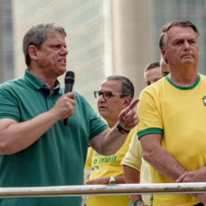 Bolsonaro freia projeto de lançar Tarcísio ao Planalto e culpa Centrão