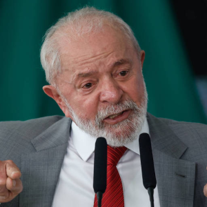 Lula assina decreto que oficializa tecnologia para melhorar qualidade da TV
