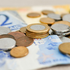 Brasileiros sacam em julho R$ 310,36 milhões esquecidos em bancos