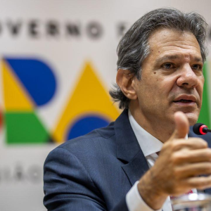 Alta do IOF: governo tem até o fim da semana para decidir como vai compensar recuo, diz Haddad