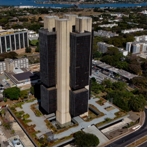 Dívida pública bruta do Brasil cai e atinge 75,9% do PIB em março, mostra BC
